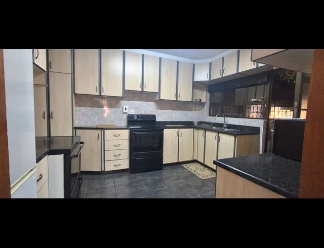 4 BEDROOM FREESTANDING FOR SALE IN MITCHELL VILLAGE